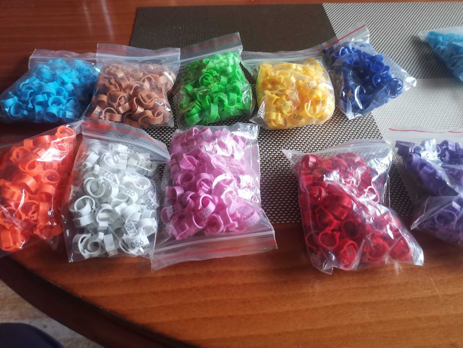 Продавам пръстени и други аксесоари за птици