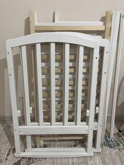 Детская кровать с матрасом и бортиками