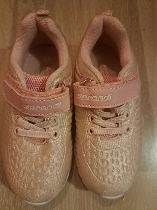 2 perechi-Adidasi Nike pentru fetite+adidasi Sporadi