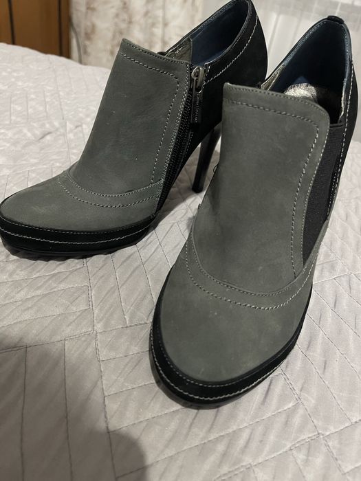 Продам ботильоны замшевые