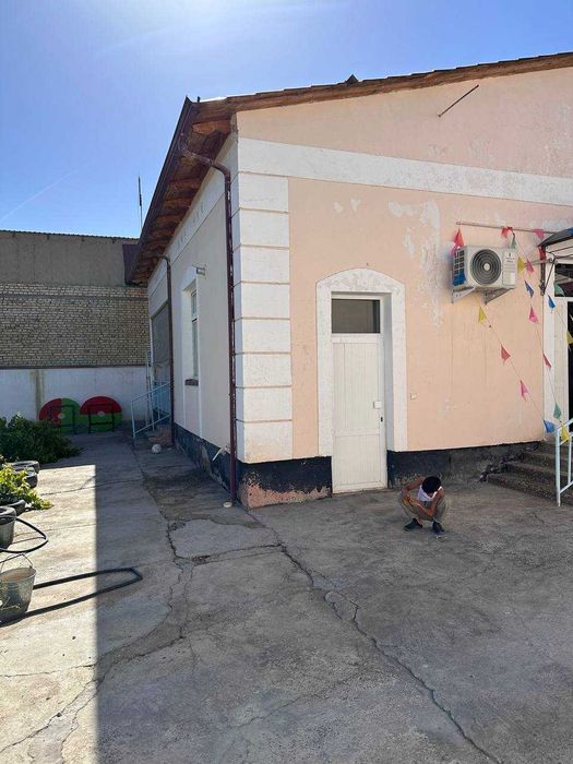 Коттедж 6 соток Гулистон куча Гиждуван.            бартер бор мошинага