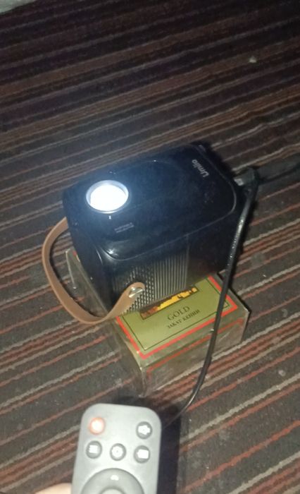 Проектор umiio недовно купил теперь продам