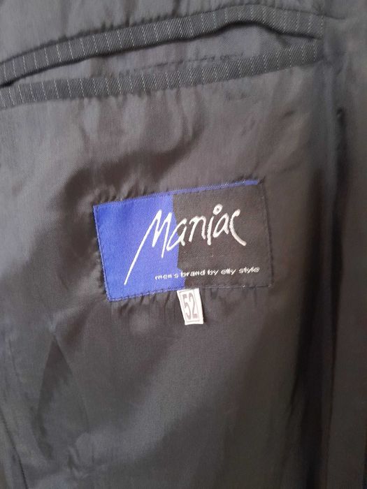 Мъжки костюм размер 52 без следи от употреба.