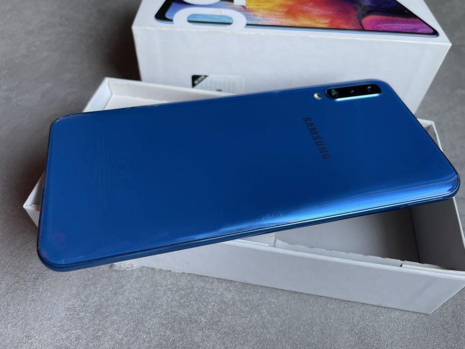 Samsung A50 are 4/128Gb ca nou sau un Samsung A51