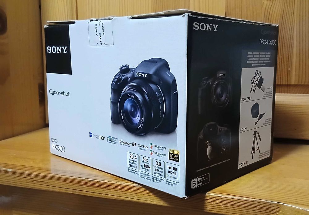 Фотоапарат _ SONY Cyber-shot DSC HX300 _изполозван + чанта +32GB памет