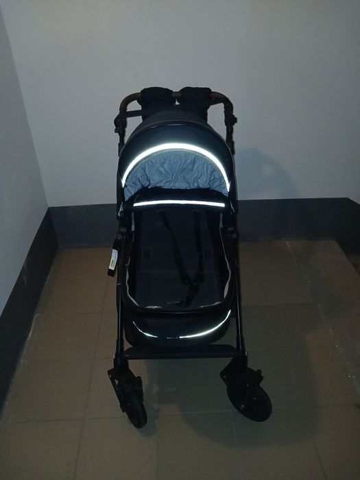 Детская коляска с автолюлькой.