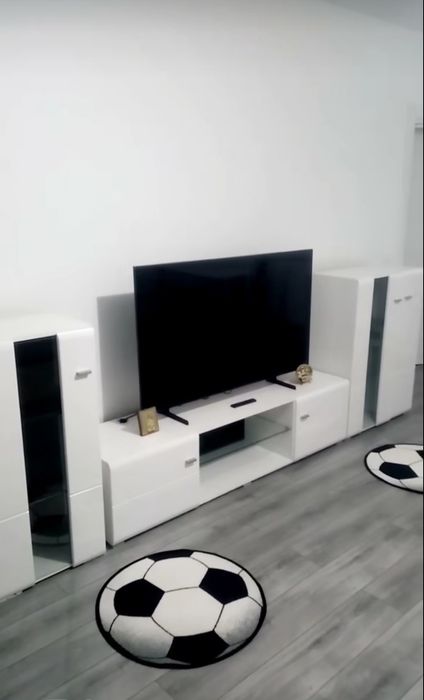 închiriez studio
