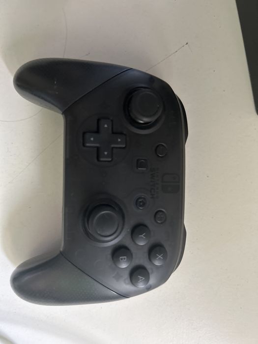 Nintendo switch 2 fiarte putin folost nicio zgrietura (il vînd cu controler si jocuri)