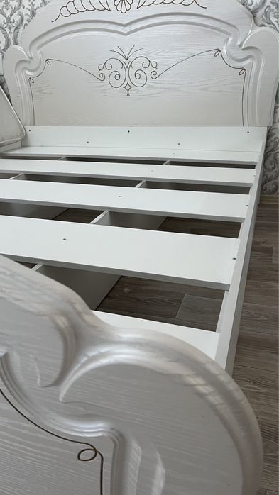 Кровать двухспальняя с матрасом