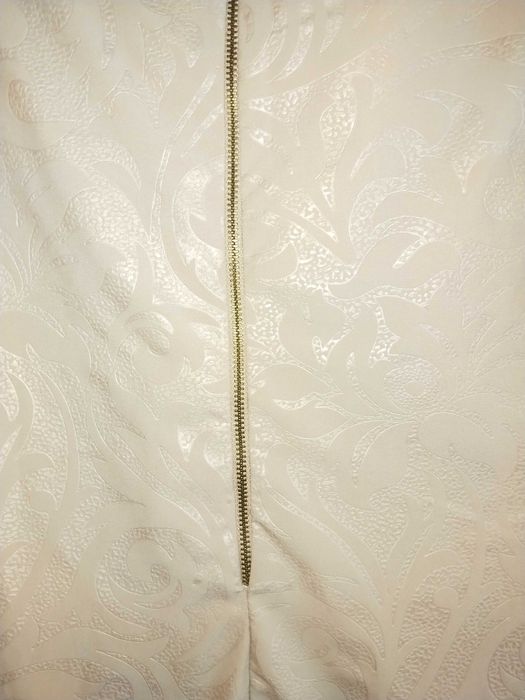 Продавам дамска рокля , нова, с етикет