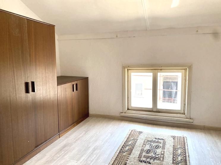 Дава се под наем Тристаен апартамент в Пловдив, Кючук Париж - 81 кв.м за 325 € - Снимка #4