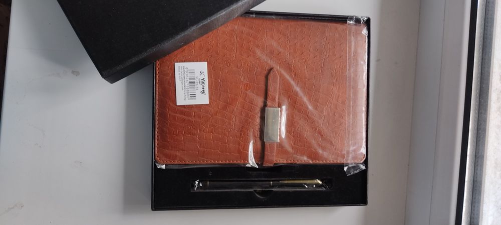 Продаю блокнот с ручкой