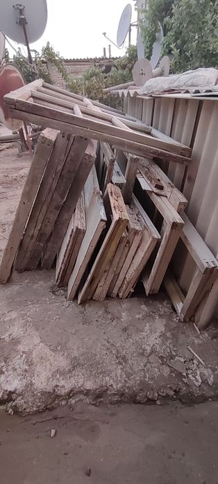 Продаются деревянные двери рамы и окна