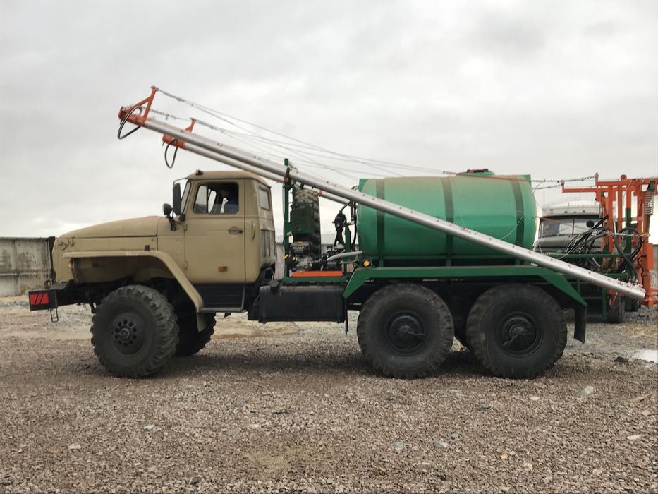 Опрыскиватель на базе Зил 131
