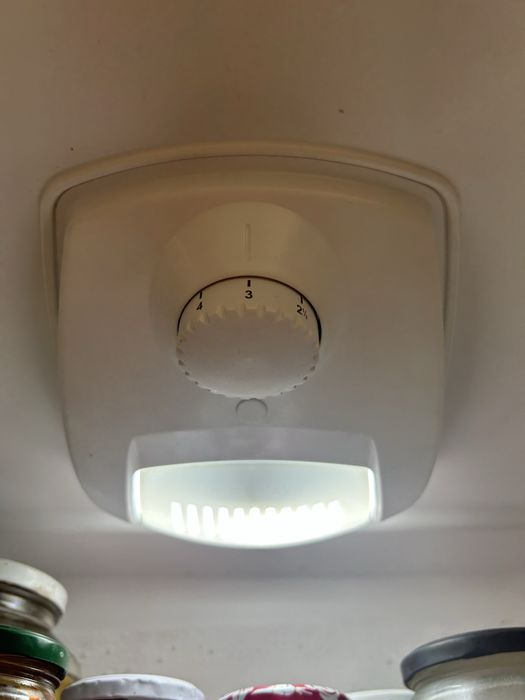 Vand Frigider Arctic ANK306+ – 294 L – funcțional