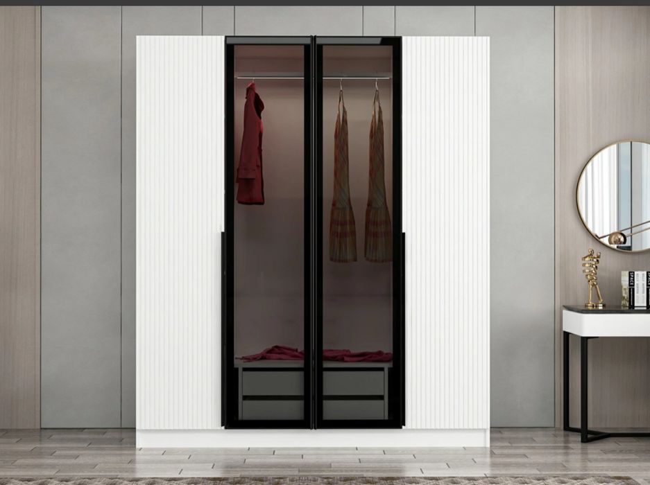 Модерен гардероб със стъклени врати