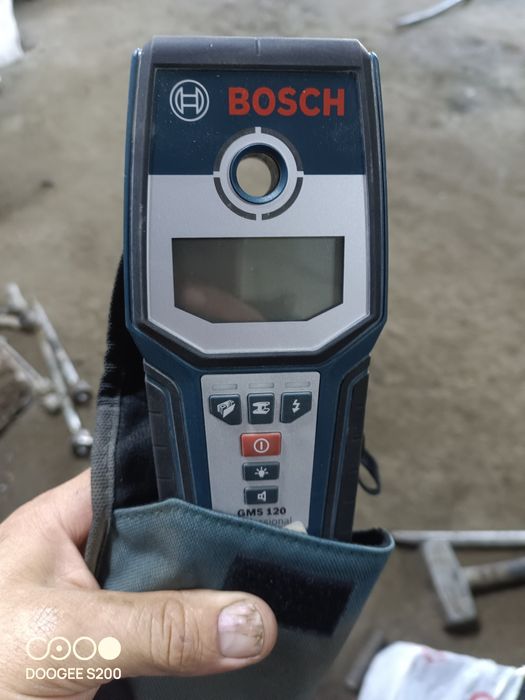 Детектор проводки и металла внутри стены