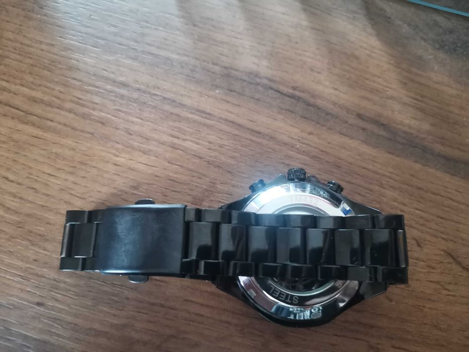 Механичен черен часовник