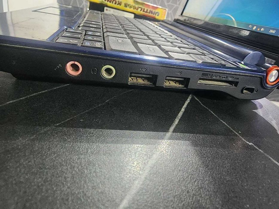 Acer Aspire one ZG5 бюджетный нетбук  windows 7