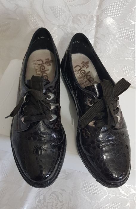 Pantofi din piele de lac