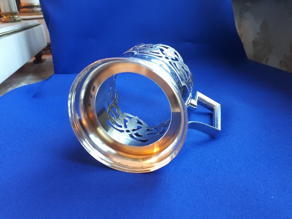 Серебряный подстаканник.