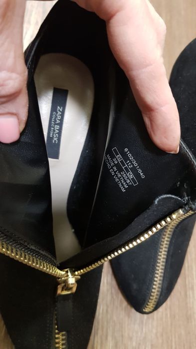 Черные замшевые ботильоны Zara