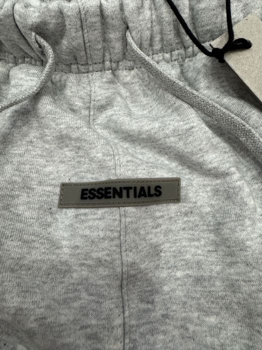 Essentials къси панталони