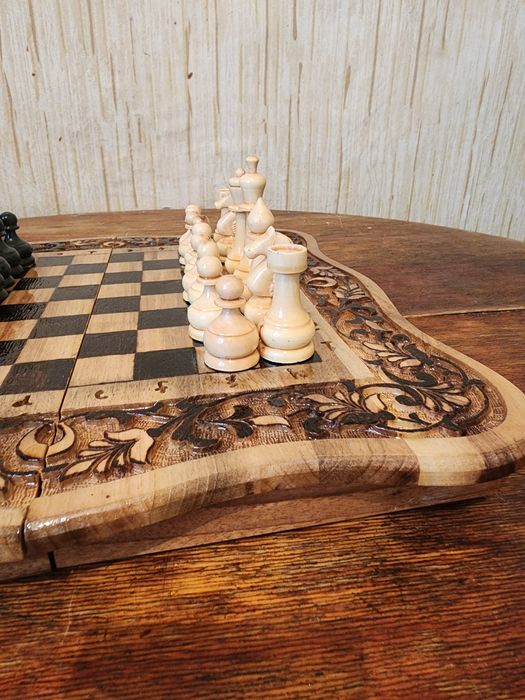 Шахматы орех ручной работы 35х35