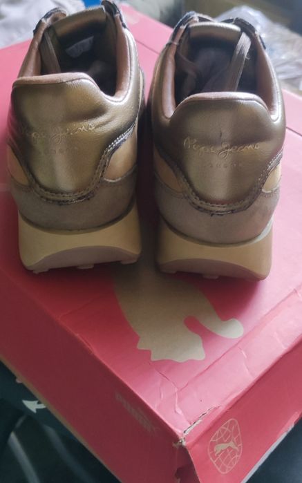 Дамски спортни обувки велур