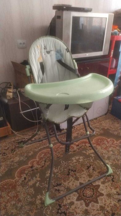 Детский стул Стульчик для кормления с откидным столом.
