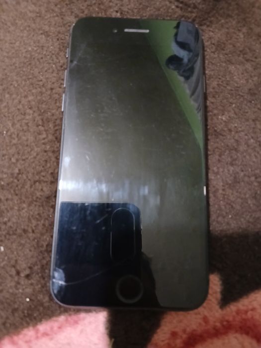 Ipone 8 spart la colț