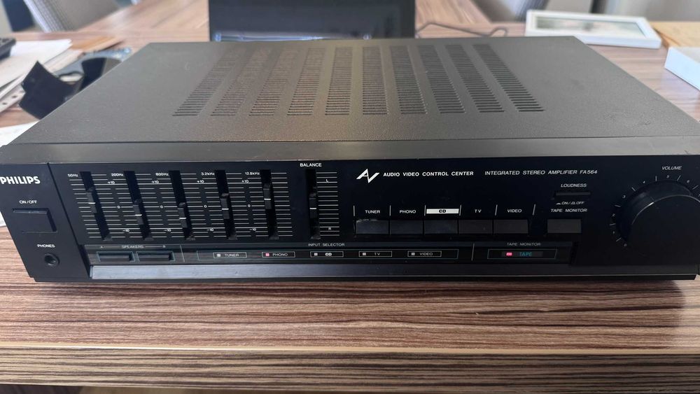 Продавам усилвател Philips FA 564