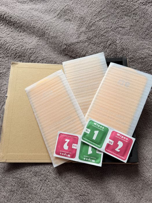 Folie sticlă 9D iPhone 11 + Husă.