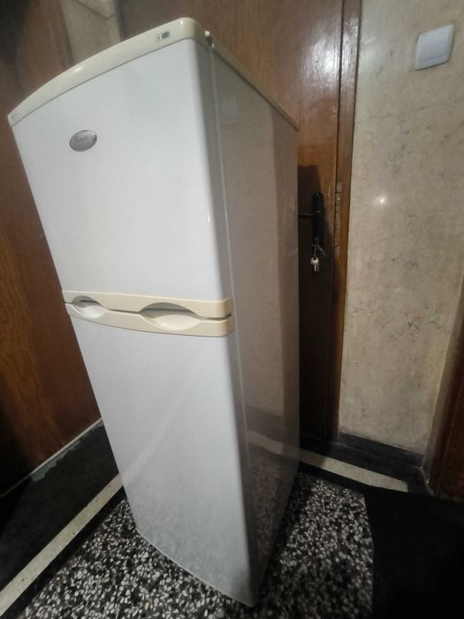 Хладилник с фризер Уърпул