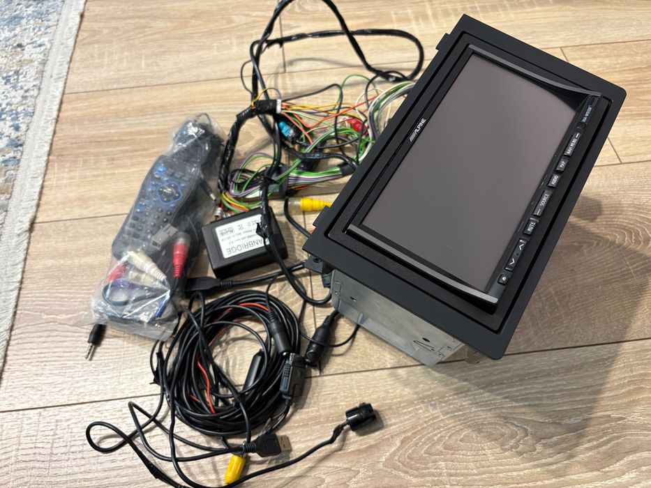 REDUCERE 81%! navigatie profesionala 2DIN Alpine INA-W910R 4x50W! completa, cu telecomanda,  CAMERA, bluetooth, microfon, USB si cablurile originale!
