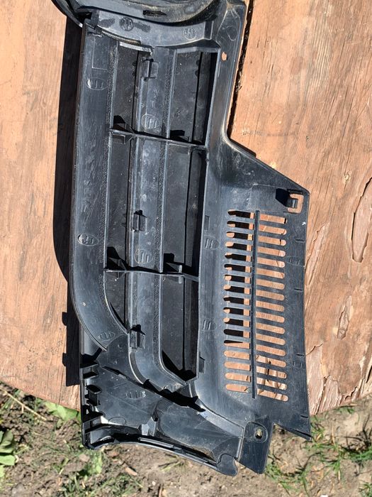 Vw golf 5 предна маска с емблема