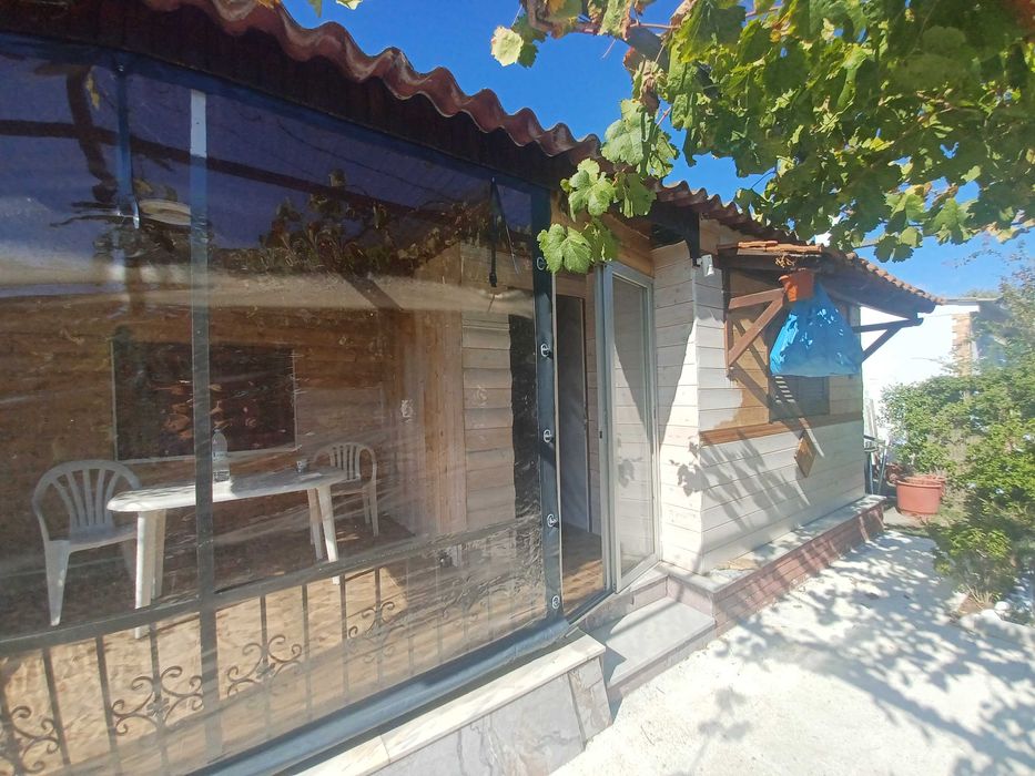 Продава къща с площ 50м2 с двор 160м2 в Паралия Врасна, Северна Гърция