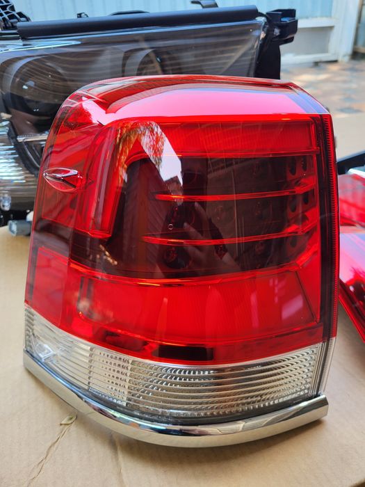 Фонарь в крыло левый Land Cruiser 200