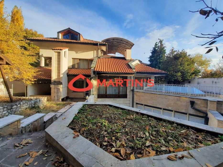 Дава се под наем Къща в София, Бояна - 989 кв.м за 4488.51 € - Снимка #1