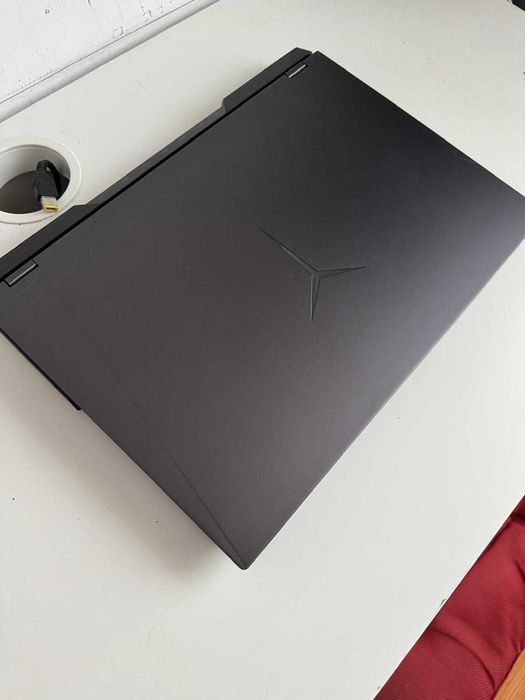 Laptop Gaming Lenovo Legion 5 (specificații mai jos)