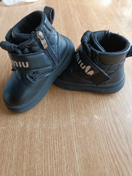 Продам сапожки демисезонные
