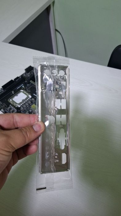 Продам материнскую плату MSi H610M-E DDR5