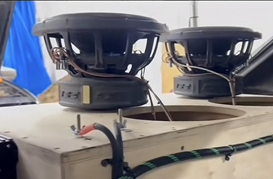 Продам 2 пары сабвуферов Apocalypse DB-SA302 D2