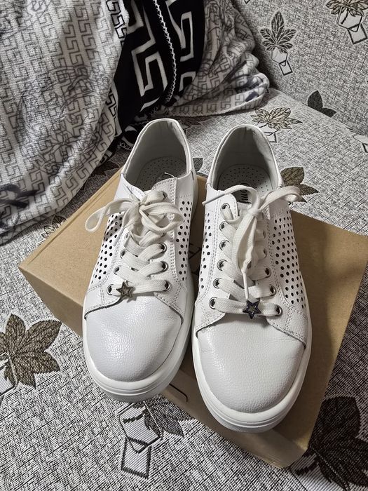 Продам женскую обувь