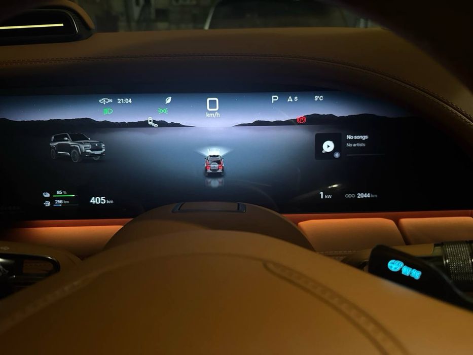 BYD Yangwang U8  Gibrid