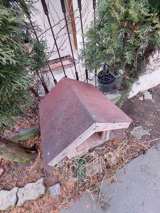 2 бр.къщички за малко куче