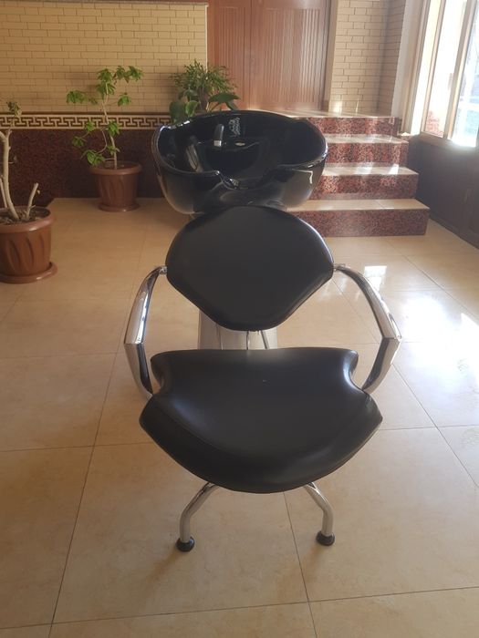 Кресла для ног и педикюра,стол для маникюра мойка для волос и кушетка