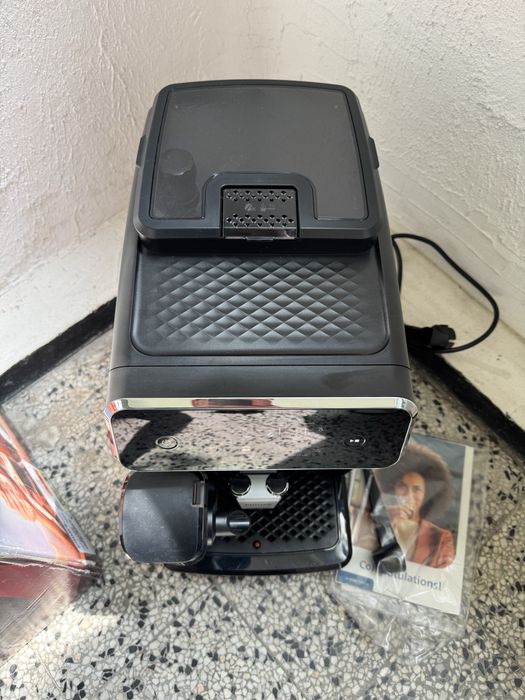 Кафеавтомат Philips 2300 EP2330/10, Автоматична Кафемашина LatteGo 4 Напитки, Тъч Дисплей, Керамична Мелачка, AquaClean, Тиха Работа 15bar