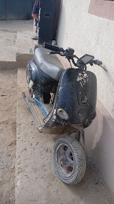 Schimb un scuter piaggio vespa de 80cc 2t