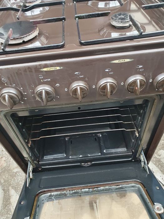 Aragaz funcțional cu 4 ochiuri